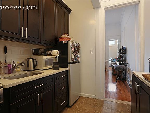 3rd image of 121 W 79th St APT 2C