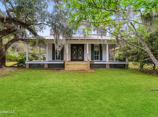 2159 Washington St, Bay Saint Louis, MS 39520