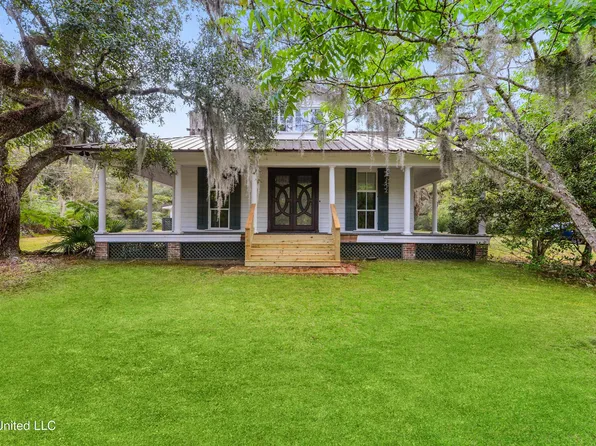 2159 Washington St, Bay Saint Louis, MS 39520