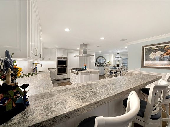 5th image of 214 Lugonia St