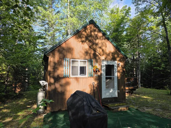 6 Juniper Lane, Abbot, ME 04406