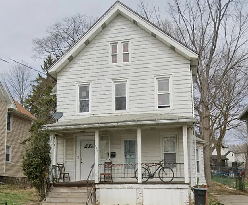 135 W Main St