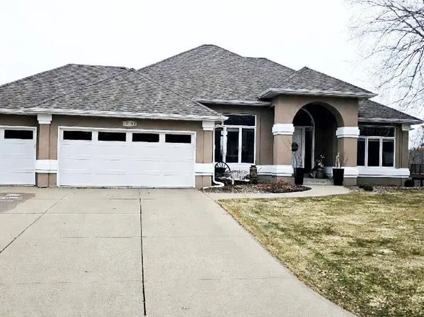 17141 Jackson Trl, Lakeville, MN 55044