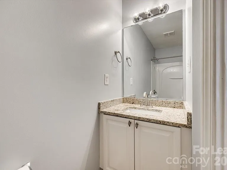 2052 Shady Pond Dr — Photo 21
