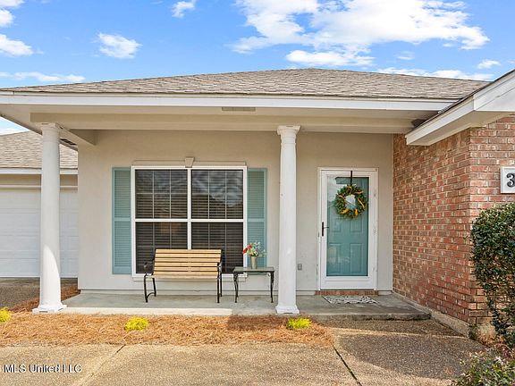 3rd image of 328 Waterfall Way