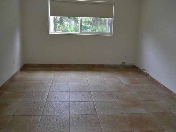 5th image of 150 Longwood Dr