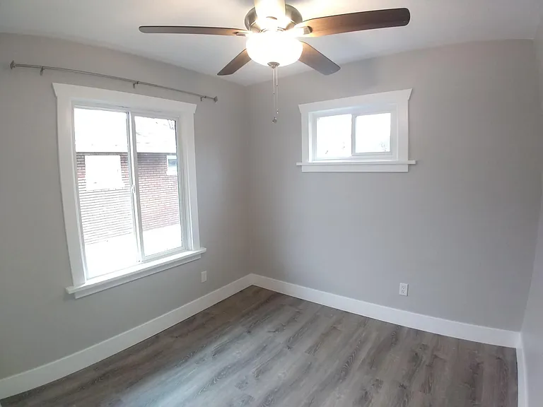 427 E Center St — Photo 12
