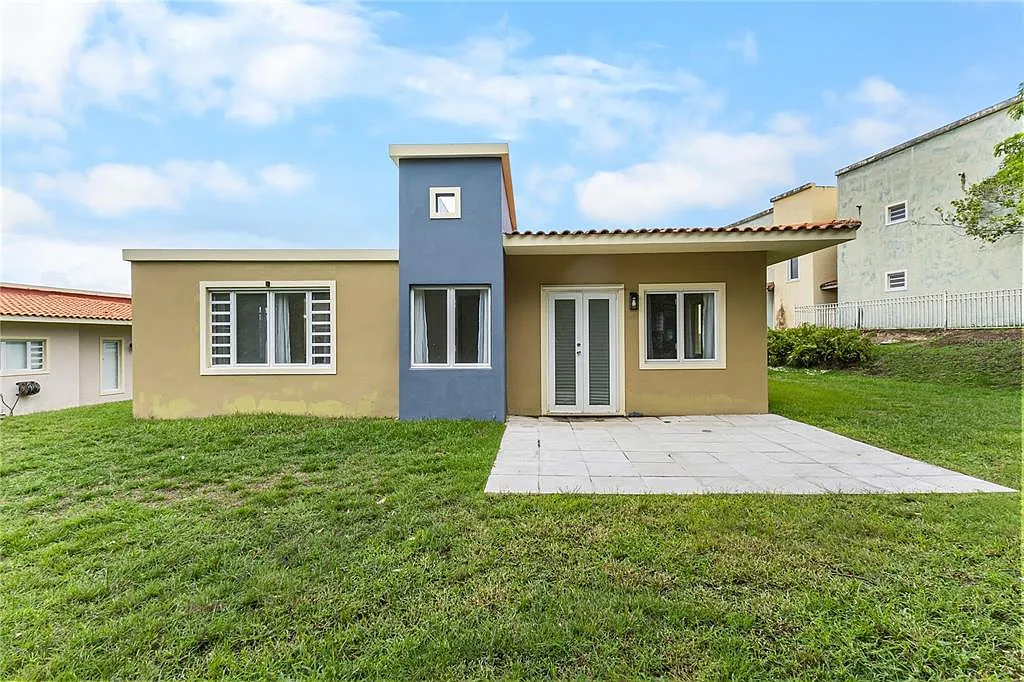 4 bed, 3.0 bath, 2080 sqft, $3,200 — Photo 2