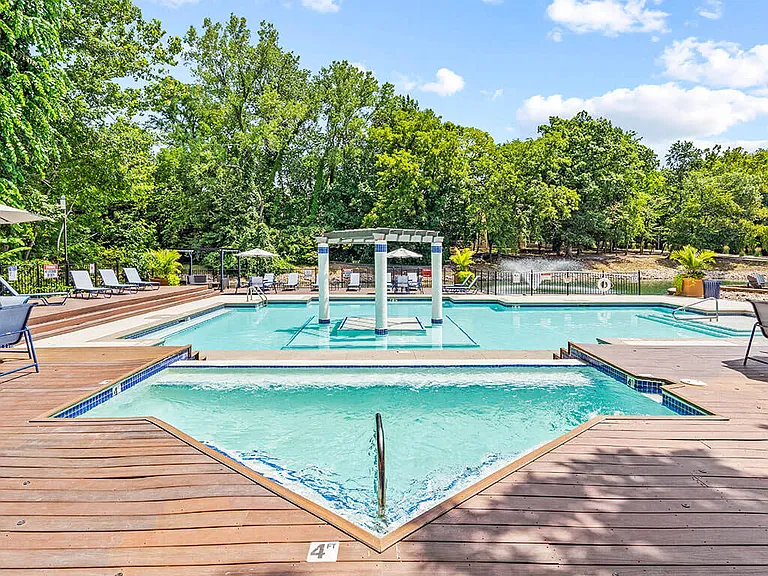 Sparkling Swimming Pool!