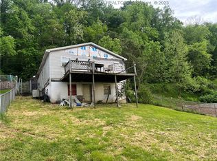 200 Armour Rd, Nitro, WV 25143