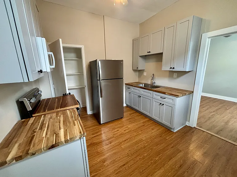 2923 Banks St — Photo 9
