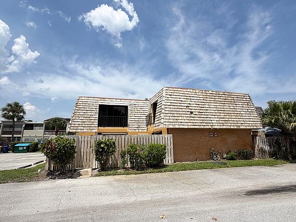 3rd image of 169 Lake Arbor Drive