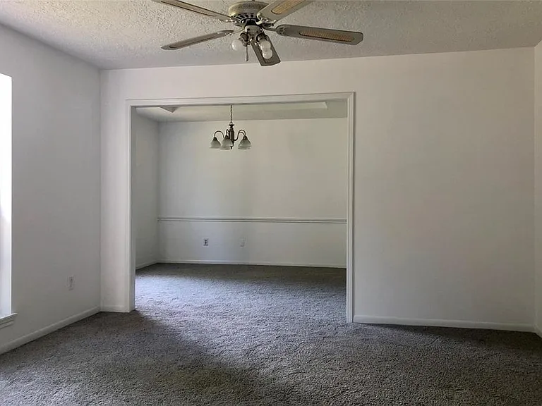 2123 Lakeville Dr — Photo 12