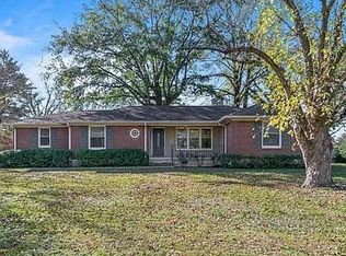 1002 Graymere Manor Rd, Columbia, TN 38401