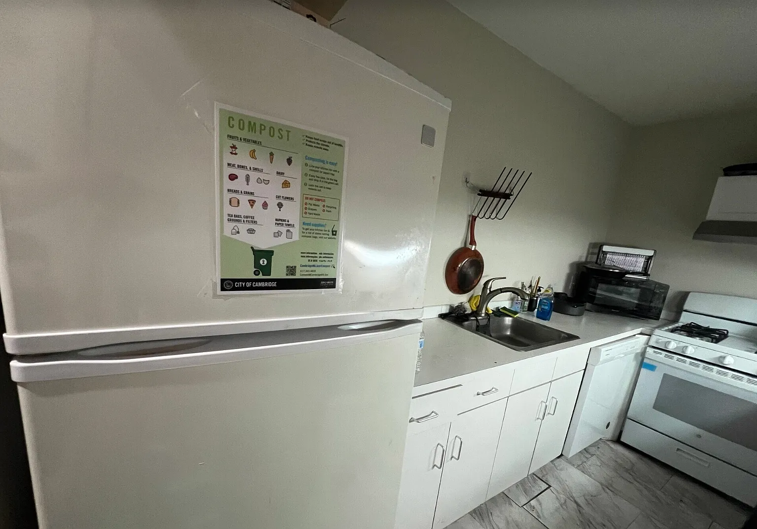 4 bed, 1000 sqft, $4,800 — Photo 1