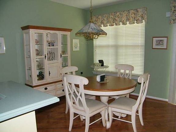 breakfast room