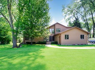 1300 Studio Ln, Riverwoods, IL 60015