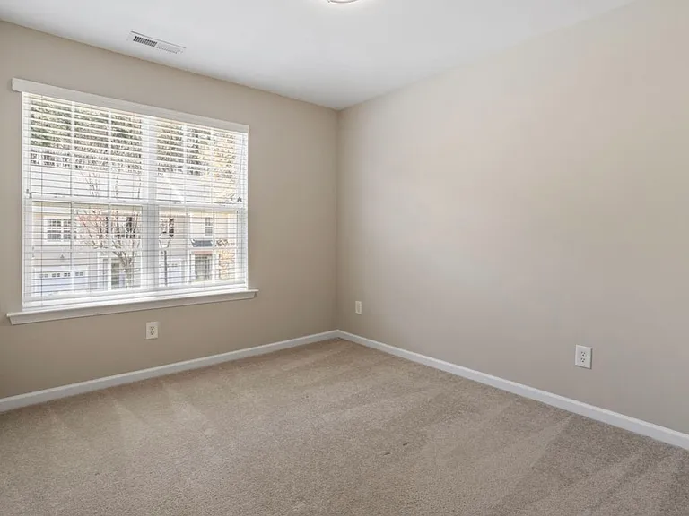 305 Anterbury Dr — Photo 20