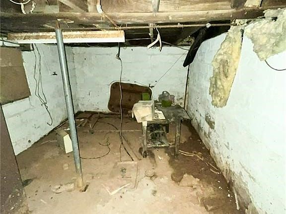 3rd image of 121 Water St