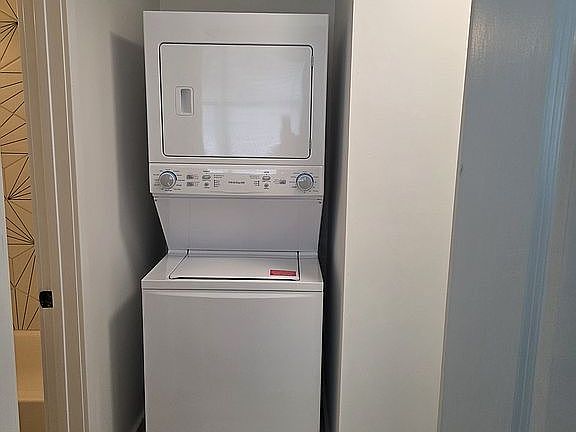 5th image of 307 Lovell St