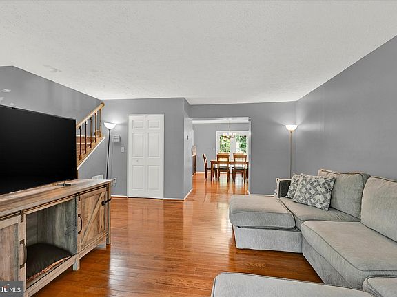 5th image of 338 Cool Breeze Ct