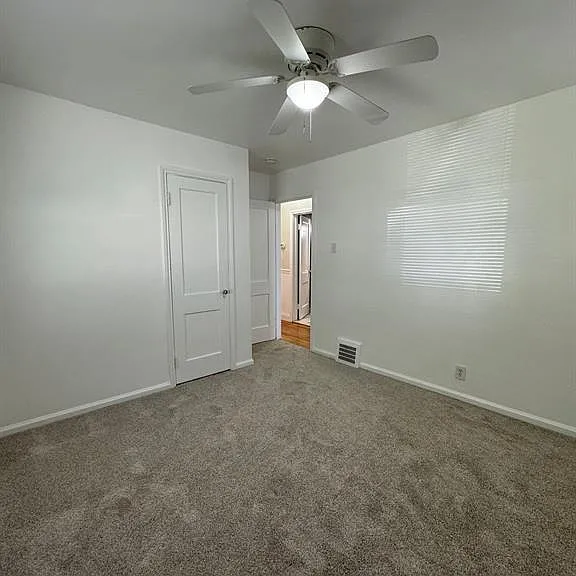 2630 Queen St — Photo 17
