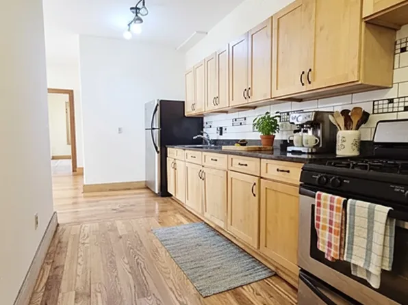 1140 Saint Johns Place image 2 of 10