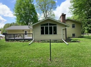 1040 Sunset Beach Rd, Suamico, WI 54173