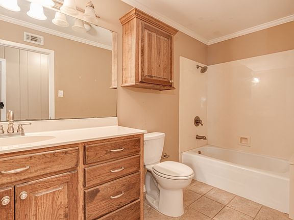 5th image of 150 Wallace Dr