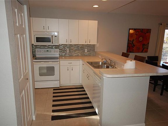 5th image of 9500 Fiddlers Green Cir #1