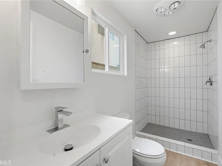 1700 Voorhees Ave — Photo 24