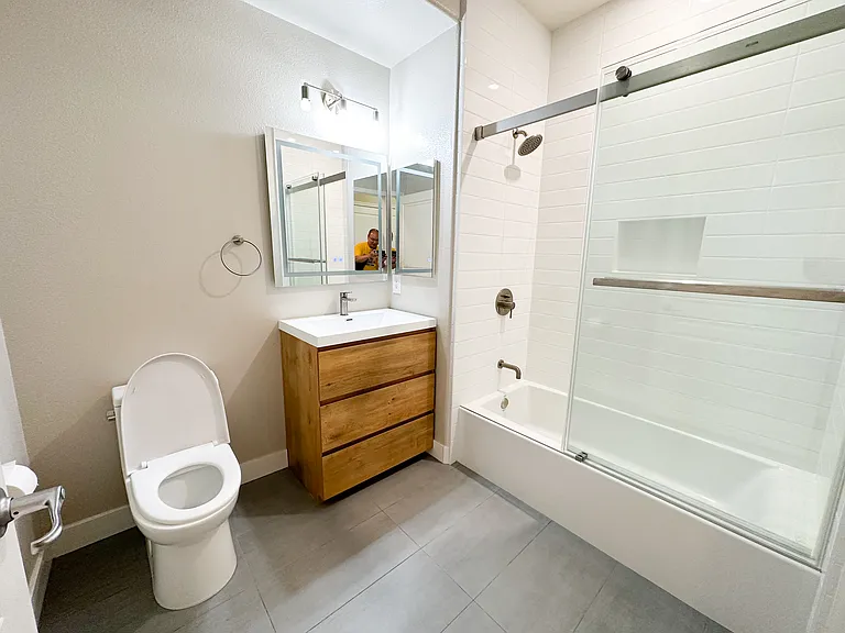 453 E Okeefe St #204 — Photo 6