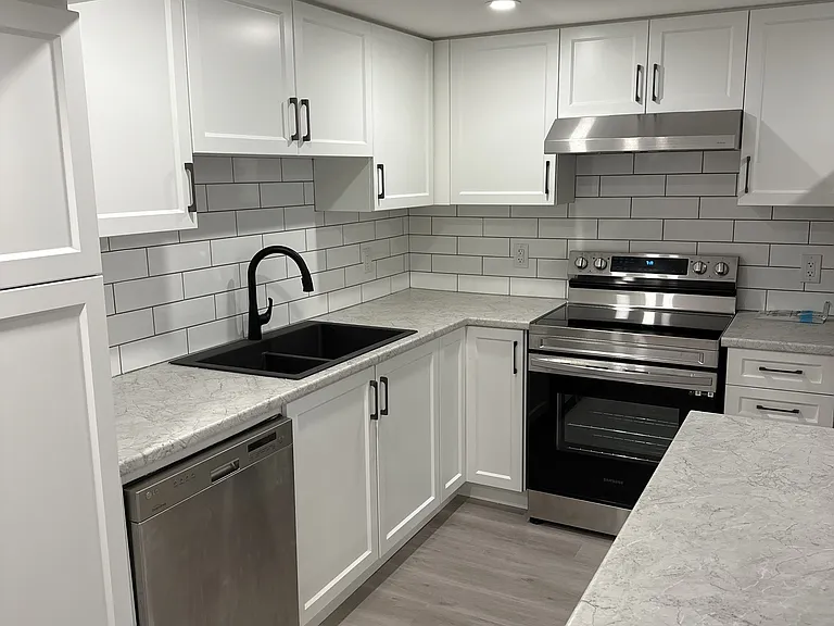 6035 Britannia Cres #LOWER — Photo 5