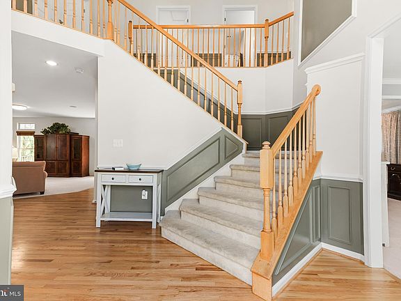 3rd image of 17 Sheridan Ln