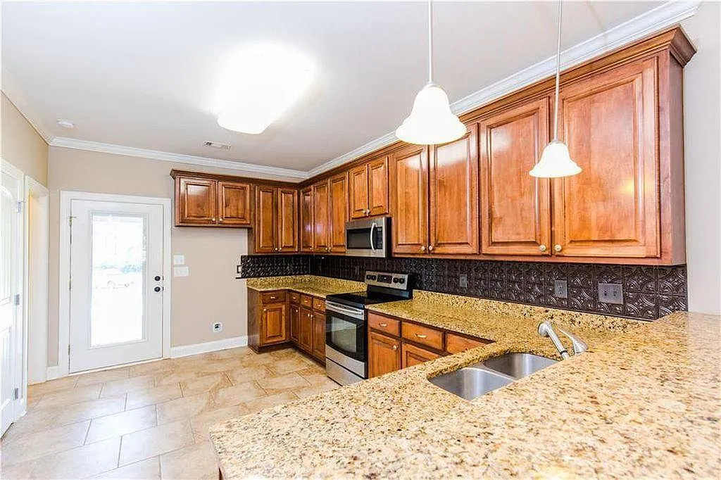 3 bed, 1367 sqft, $2,250 — Photo 4