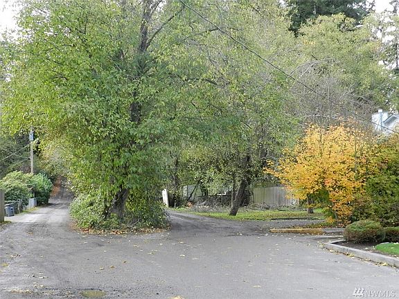 5th image of 1550 NE Roseway Ln