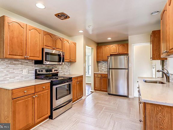 2nd image of 9025 Dellwood Dr