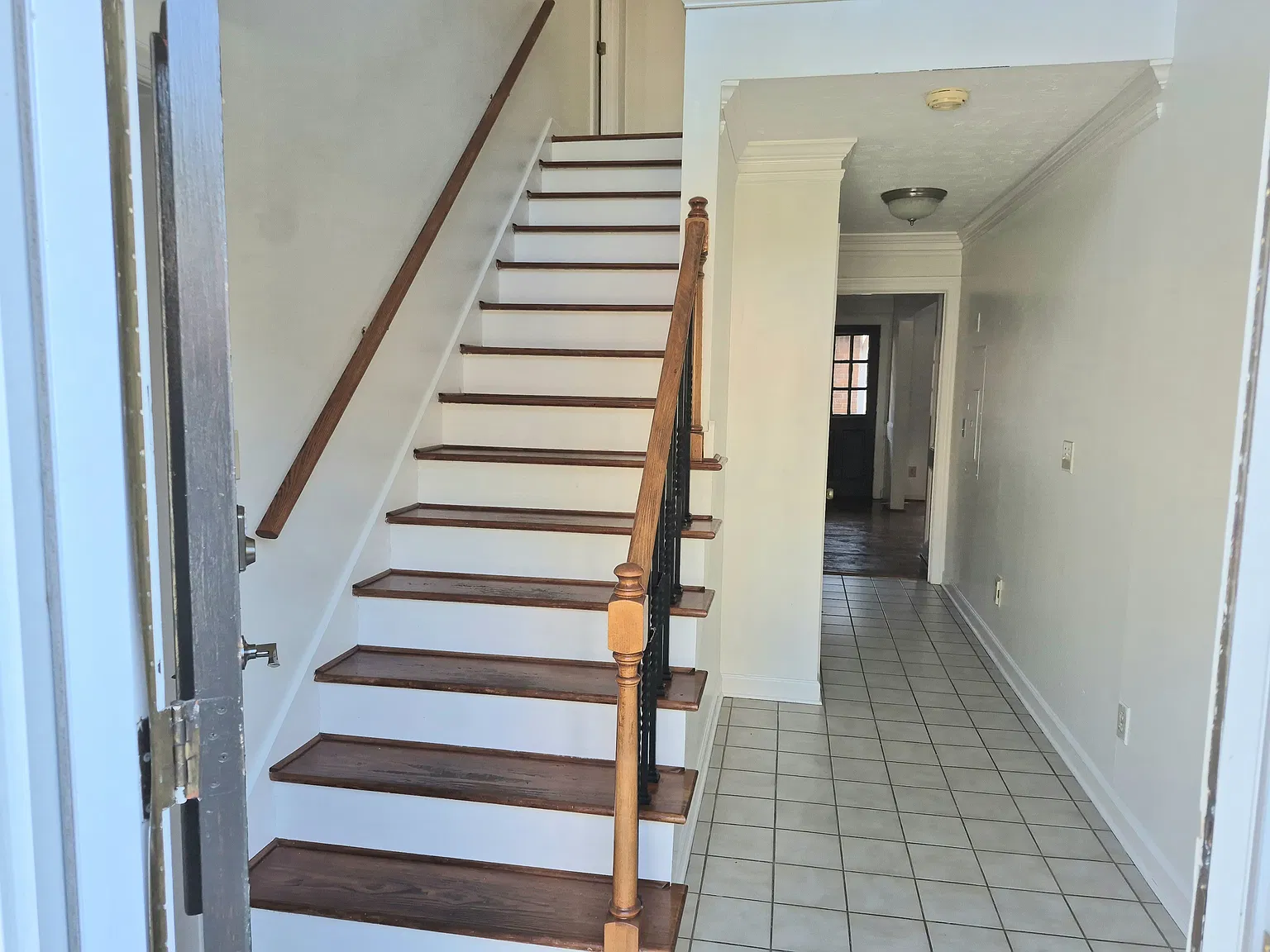 3 bed, 2.5 bath, 2220 sqft, $2,700 — Photo 4