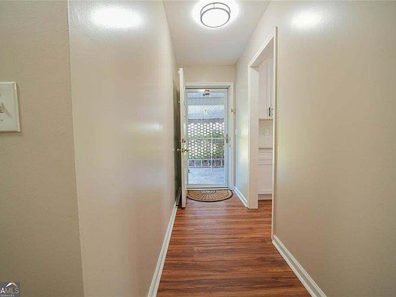 3rd image of 927 Rowland St