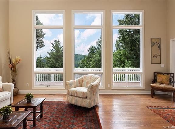 4th image of 624 Vista View Dr