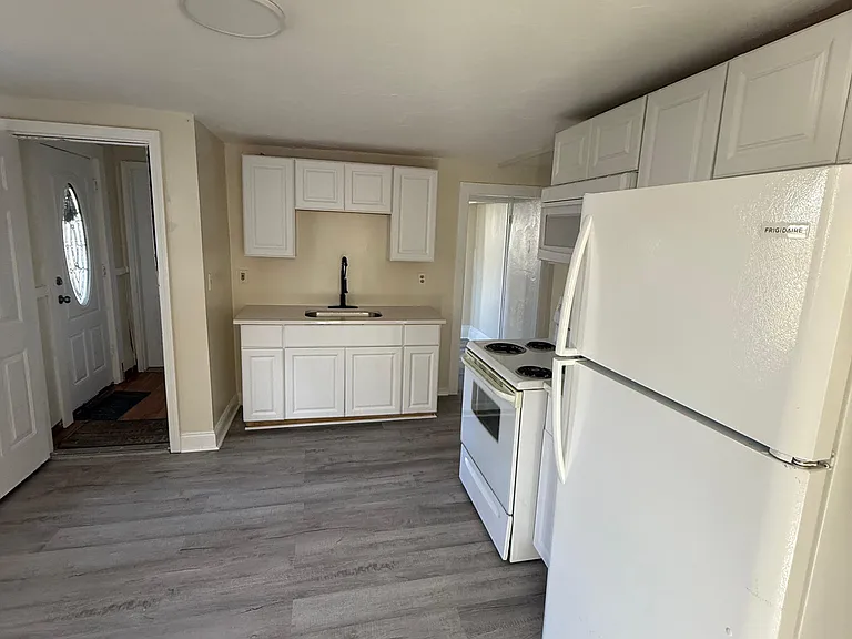 689 Main St #1N — Photo 4