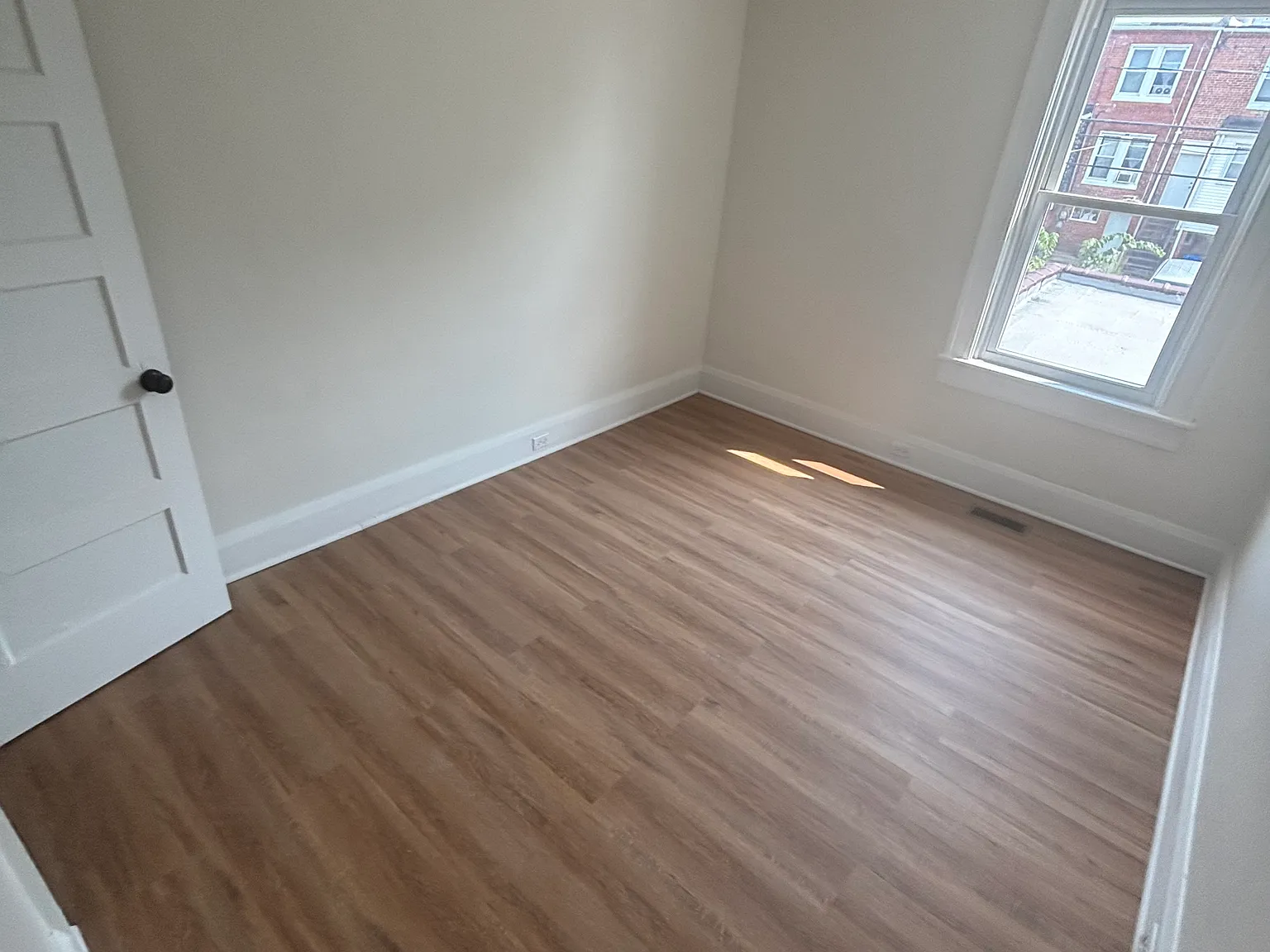 3 bed, 1280 sqft, $2,100 — Photo 2