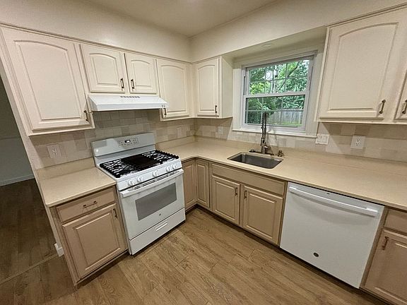 2nd image of 18428 Gardenia Way