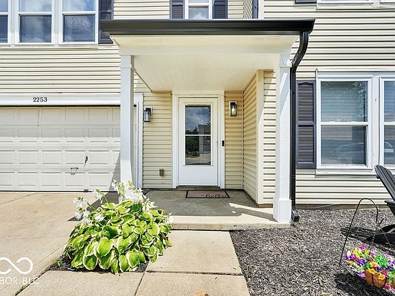4th image of 2253 Edgewater Cir