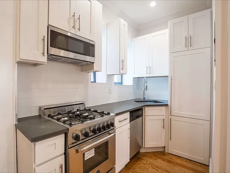 309 E 75th St #27 — Photo 2