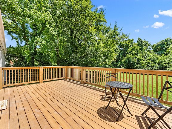 5th image of 714 Greymont Dr