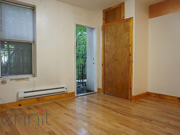 3rd image of 559 Saint Johns Pl APT 1R