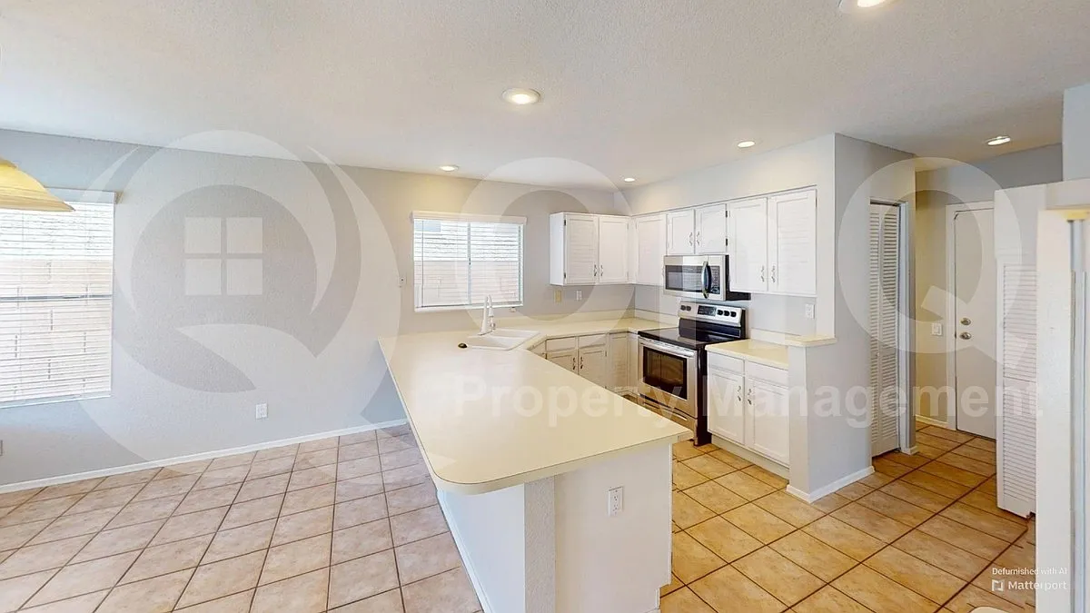 3 bed, 2.5 bath, 1378 sqft, $2,350 — Photo 3