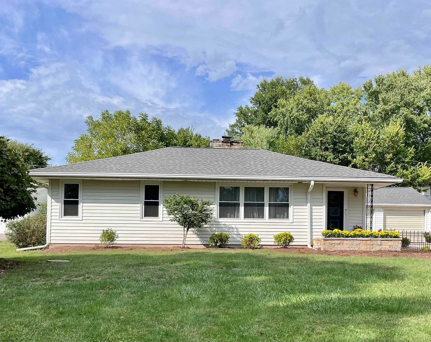 516 W Lois Ln photo 1