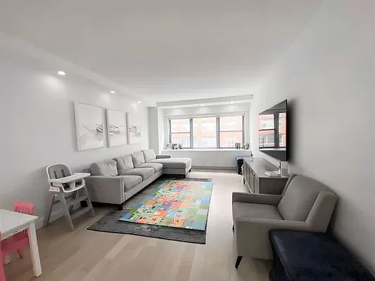 1st image of 10 W 15th St #1112/13